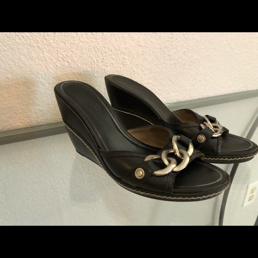 Cole Haan with Nike Air technology slides. Size 7